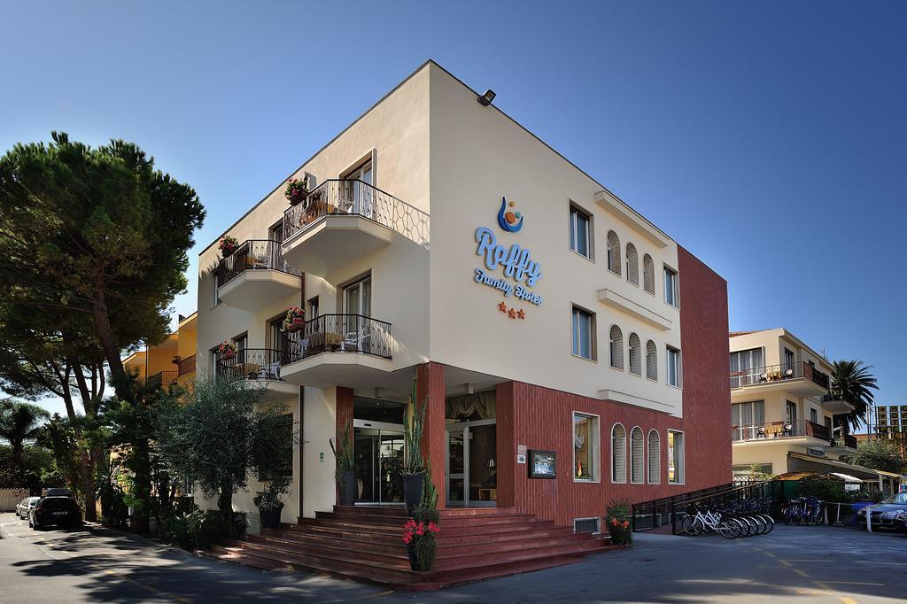 Raffy Family & Bike Hotel Diano Marina Exterior photo